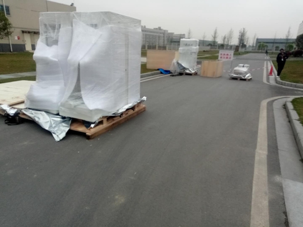 通威，激光機卸車，拆箱，搬運入場