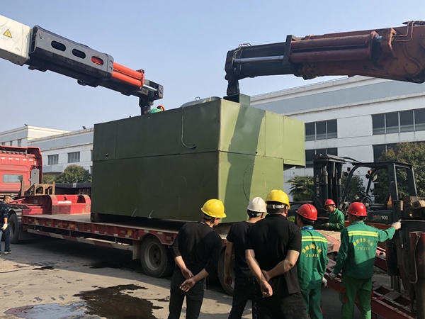 傳統(tǒng)設(shè)備卸車、拆箱作業(yè)