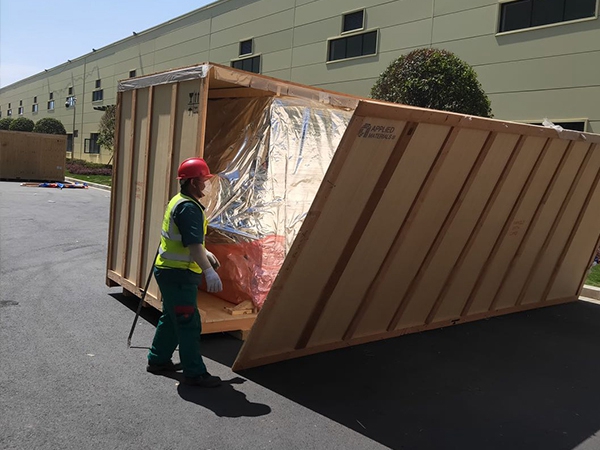 傳統設備卸車、拆箱作業